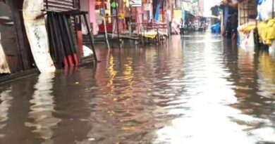 ஆவடி  தத்தளிப்பு : 1,500  வீடுகளை  சூழ்ந்த  வெள்ளம்